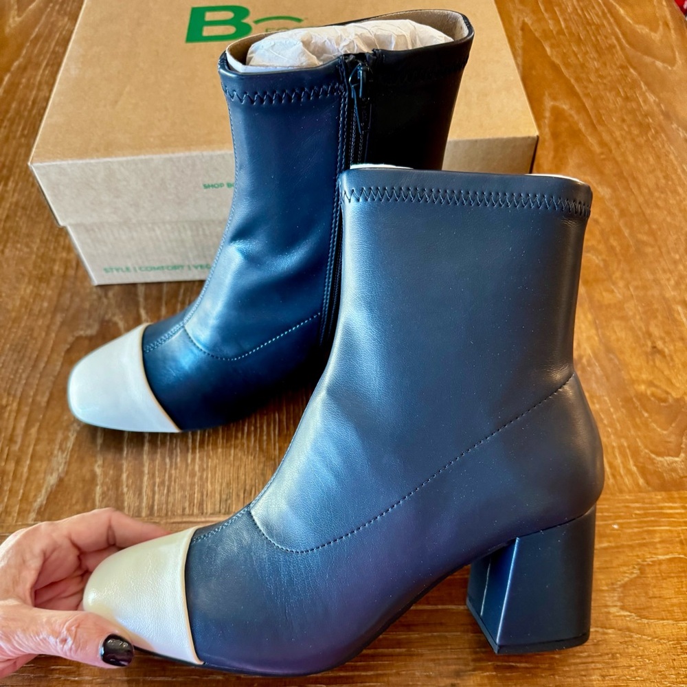 NIB navy & ivory BC Footwear Told Ya So short boots 8.5M - Picture 5 of 14